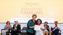 Presidenta Dilma Rousseff entrega certificado a ex-aluna do programa nacional de educação na  reforma agrária (PRONERA), Deusamar Sales Matos durante cerimônia de Lançamento do Plano Safra da Agricultura Familiar. Brasília-DF,03/05/2016
