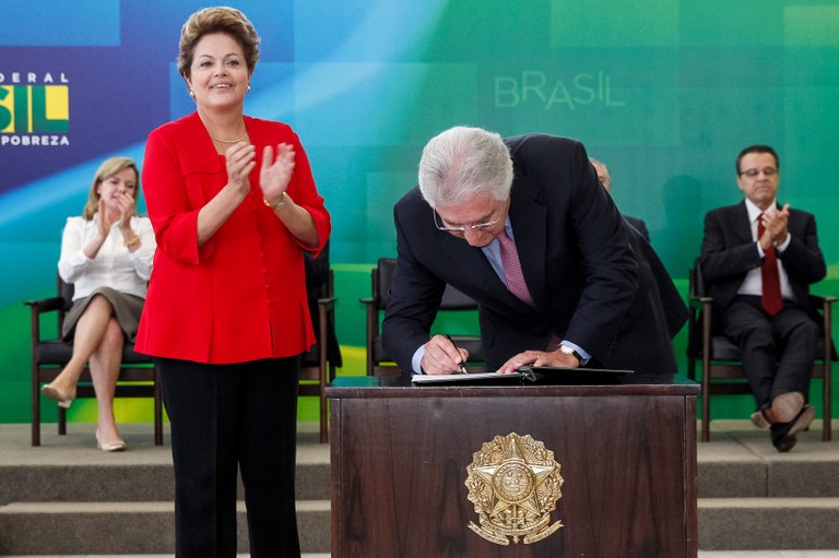  Presidenta Dilma Rousseff durante cerimônia de posse do Ministro-Chefe da Secretaria da Micro e Pequena Empresa, Guilherme Afif Domingos. Brasília - DF, 09/05/2013