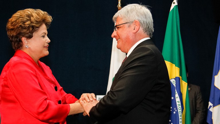 Presidenta Dilma Rousseff cumprimenta o senhor Rodrigo Janot, durante cerimônia de posse do procurador-geral da República, Rodrigo Janot. Brasília - DF, 17/09/2013