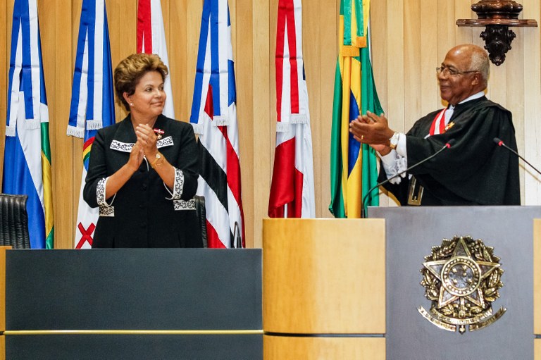  Presidenta Dilma Rousseff e o novo Presidente do TST Carlos Alberto Reis de Paula durante cerimônia de posse dos novos dirigentes do Tribunal Superior do Trabalho (TST). Brasília - DF, 05/03/2013