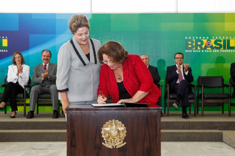 Presidenta Dilma Rousseff durante cerimônia de posse dos novos ministros de Estado das Secretarias de Relações Institucionais, Ricardo Berzoini e de Direitos Humanos da Presidência da República, Ideli Salvatti. Brasília - DF, 01/04/2014