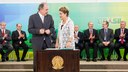 Presidenta Dilma Rousseff empossa o senhor Aloizio Mercadante, como Ministro da Educação, durante cerimônia de posse dos novos ministros. Brasília-DF, 05/10/2015