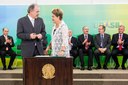 Presidenta Dilma Rousseff empossa o senhor Aloizio Mercadante, como Ministro da Educação, durante cerimônia de posse dos novos ministros. Brasília-DF, 05/10/2015