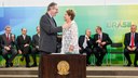 Presidenta Dilma Rousseff empossa o senhor Miguel Rossetto, como Ministro do Trabalho e Previdência Social, durante cerimônia de posse dos novos ministros. Brasília-DF, 05/10/2015