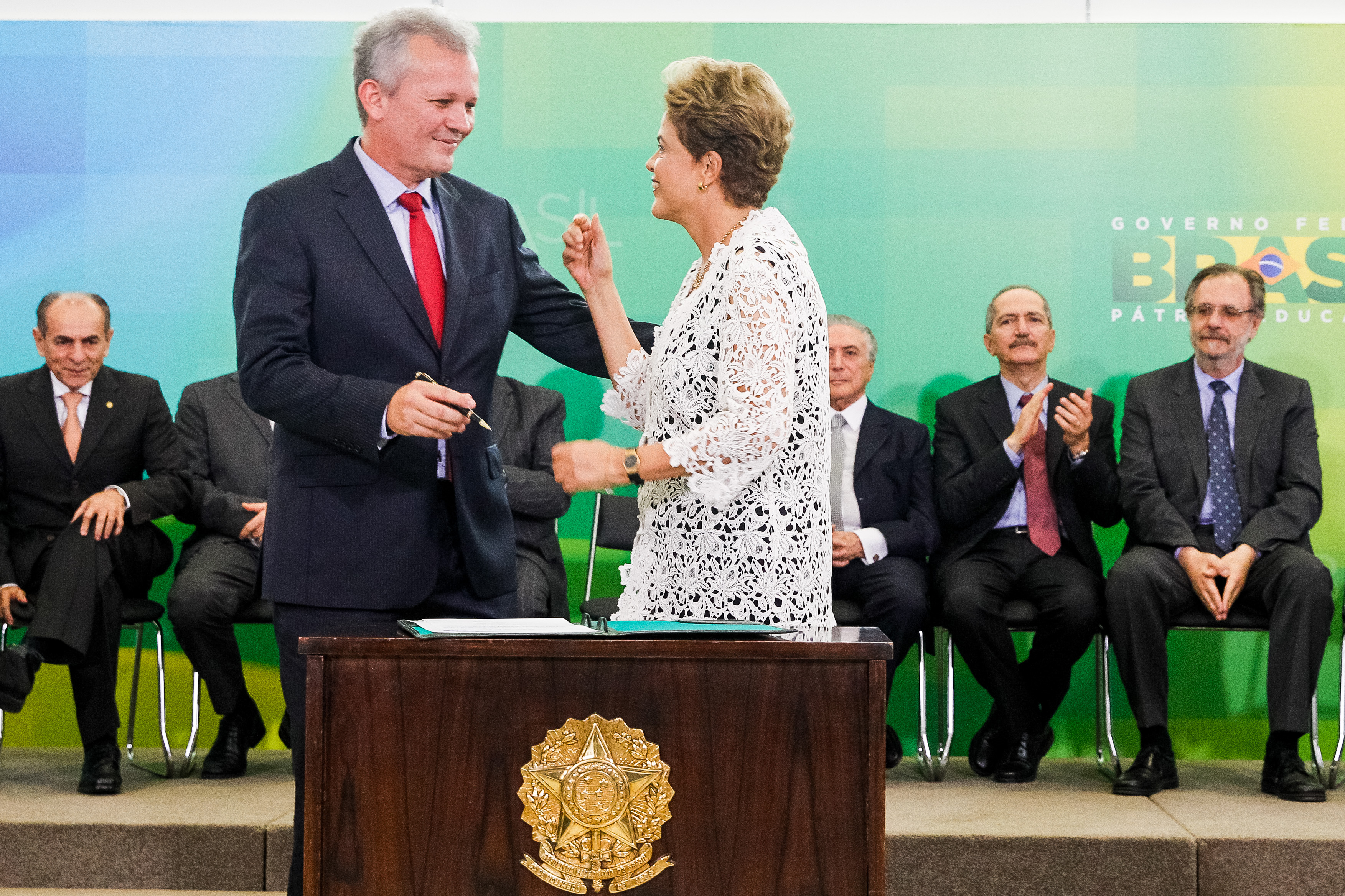 Presidenta Dilma Rousseff empossa o senhor André Figueiredo, como Ministro das Comunicações, durante cerimônia de posse dos novos ministros. Brasília-DF, 05/10/2015