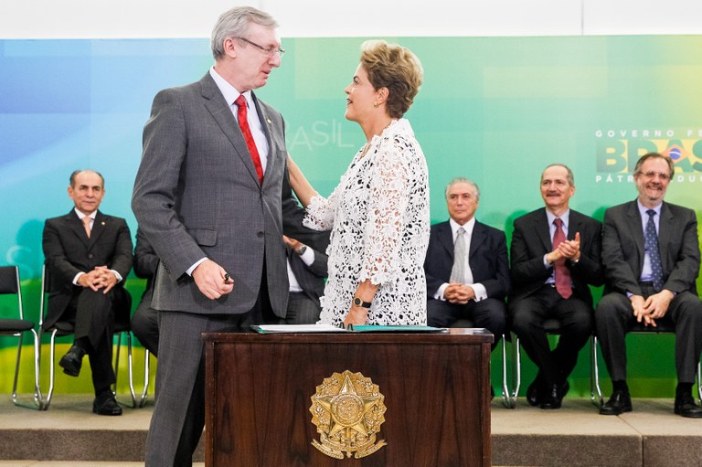 Presidenta Dilma Rousseff empossa o senhor Celso Pansera, como Ministro da Ciência, Tecnologia e Inovação, durante cerimônia de posse dos novos ministros. Brasília-DF, 05/10/2015