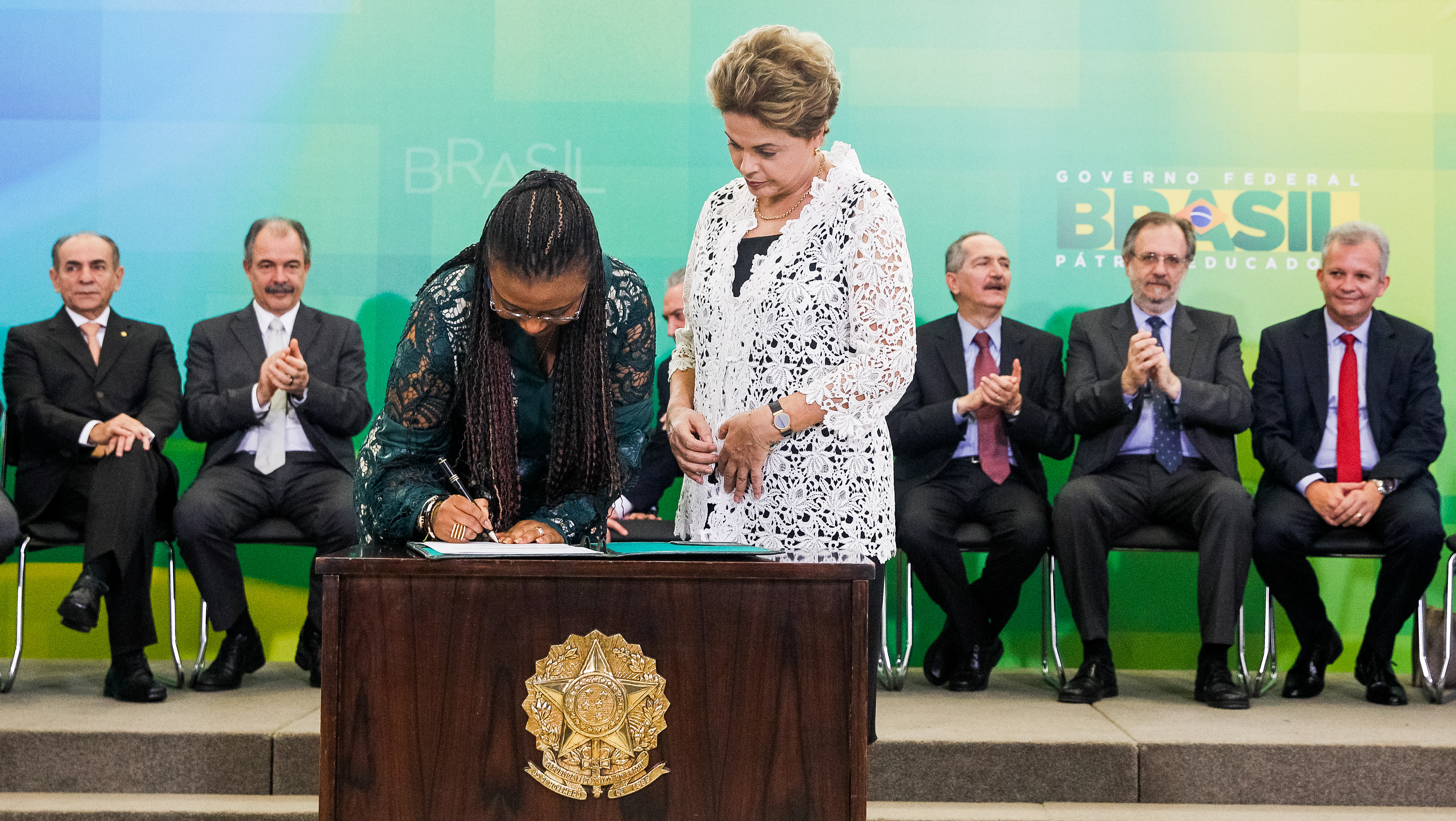 Presidenta Dilma Rousseff empossa a senhora Nilma Lino Gomes, como Ministra de Direitos Humanos, Políticas para as Mulheres e Igualdade Racial, durante cerimônia de posse dos novos ministros. Brasília-DF, 05/10/2015