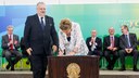 Presidenta Dilma Rousseff empossa o senhor Ricardo Berzoini, como Ministro Chefe da Secretaria de Governo da Presidência da República, durante cerimônia de posse dos novos ministros. Brasília-DF, 05/10/2015