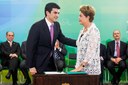 Presidenta Dilma Rousseff empossa o senhor Helder Barbalho, como Ministro Chefe da Secretaria de Portos da Presidência da República, durante cerimônia de posse dos novos ministros. Brasília-DF, 05/10/2015