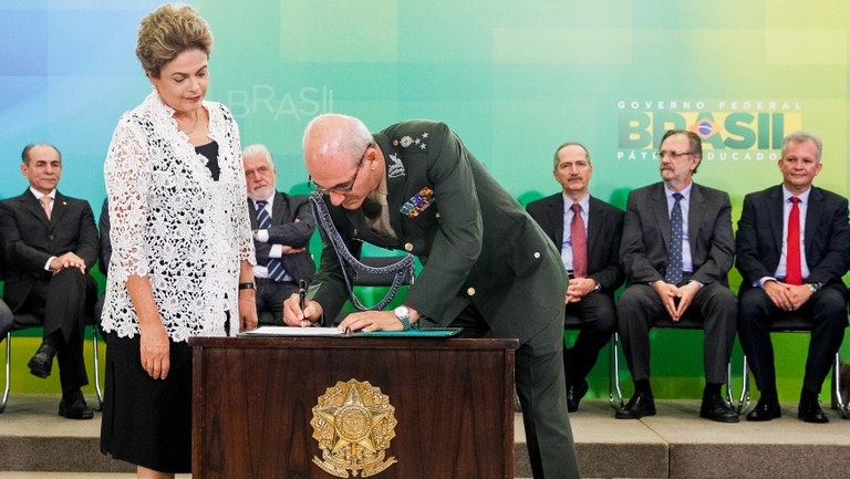  Presidenta Dilma Rousseff empossa o General-de-Divisão Marcos Antônio Amaro dos Santos, como Chefe da Casa Militar da Presidência da República, durante cerimônia de posse dos novos ministros. Brasília-DF, 05/10/2015