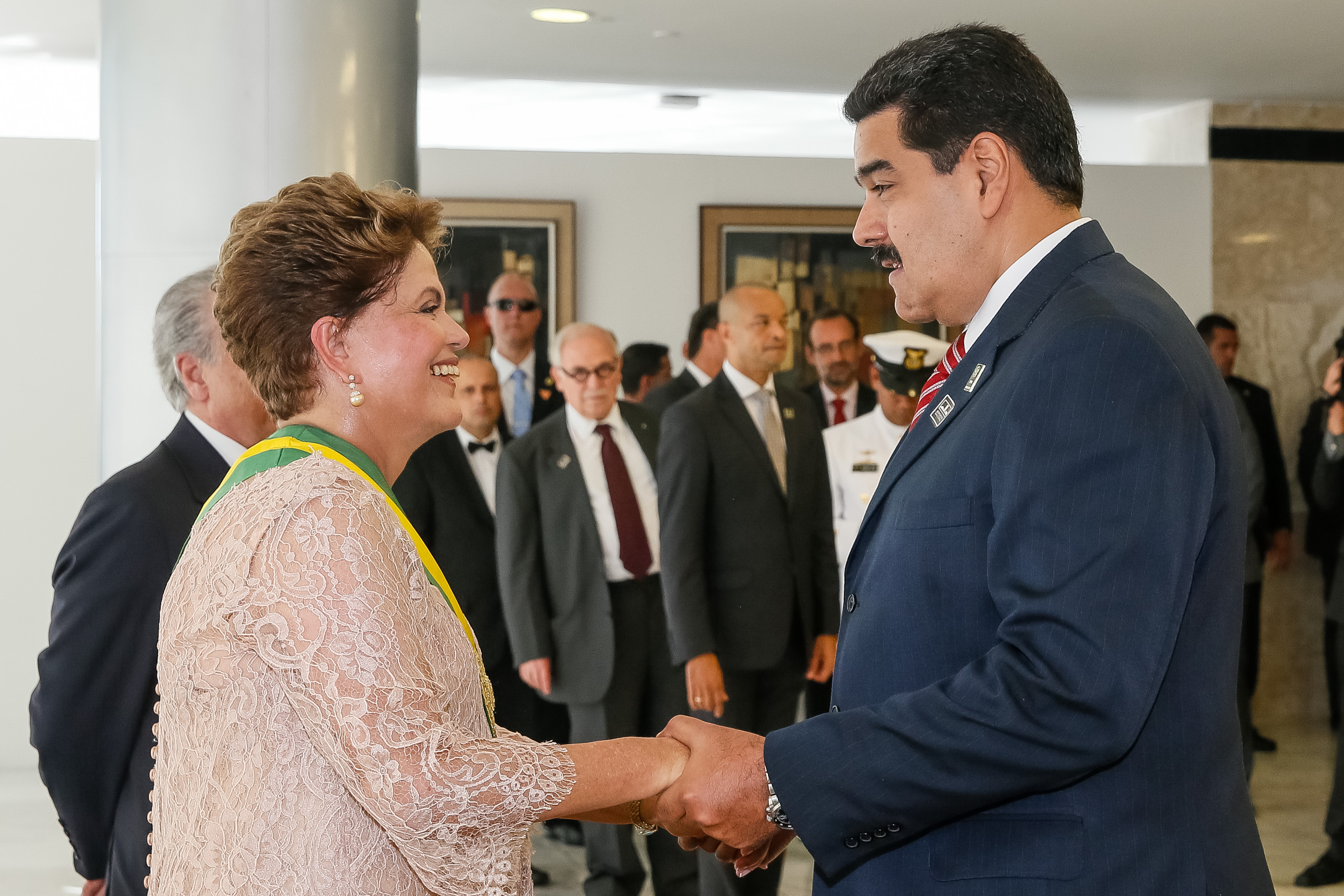 Presidenta Dilma Rousseff recebe cumprimentos do Presidente da República Bolivariana da Venezuela, Nicolás Maduro Moros durante cerimônia de posse do segundo mandato da Presidenta da República Dilma Rousseff e do Vice-Presidente da República Michel Temer. Brasília-DF, 01/01/2015