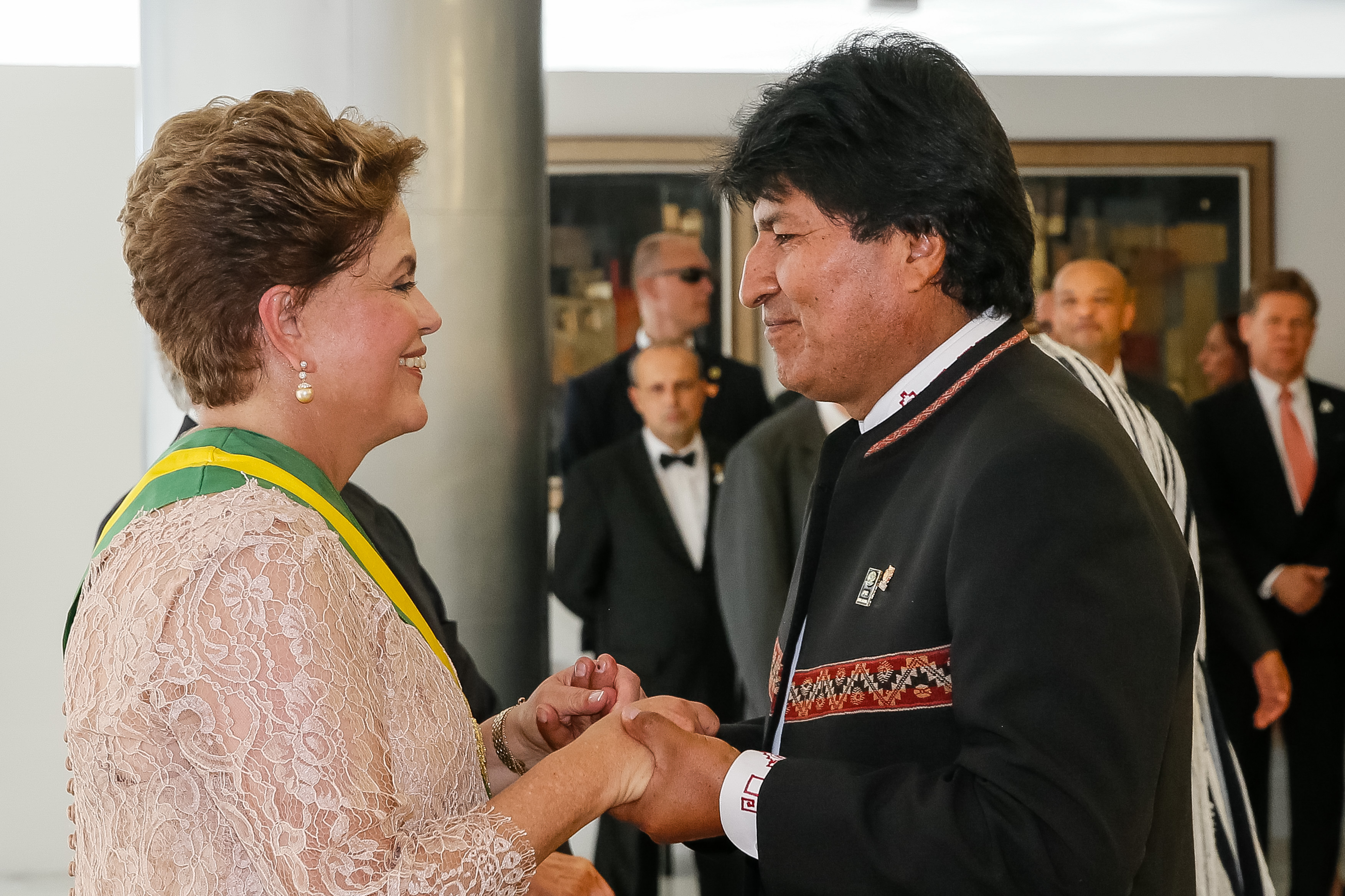Presidenta Dilma Rousseff recebe cumprimentos do Presidente do Estado Plurinacional da Bolívia, Evo Morales durante cerimônia de posse do segundo mandato da Presidenta da República Dilma Rousseff e do Vice-Presidente da República Michel Temer. Brasília-DF, 01/01/2015