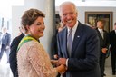  Presidenta Dilma Rousseff recebe cumprimentos do Vice-Presidente dos Estados Unidos da América, Joe Biden durante cerimônia de posse do segundo mandato da Presidenta da República Dilma Rousseff e do Vice-Presidente da República Michel Temer. Brasília-DF, 01/01/2015