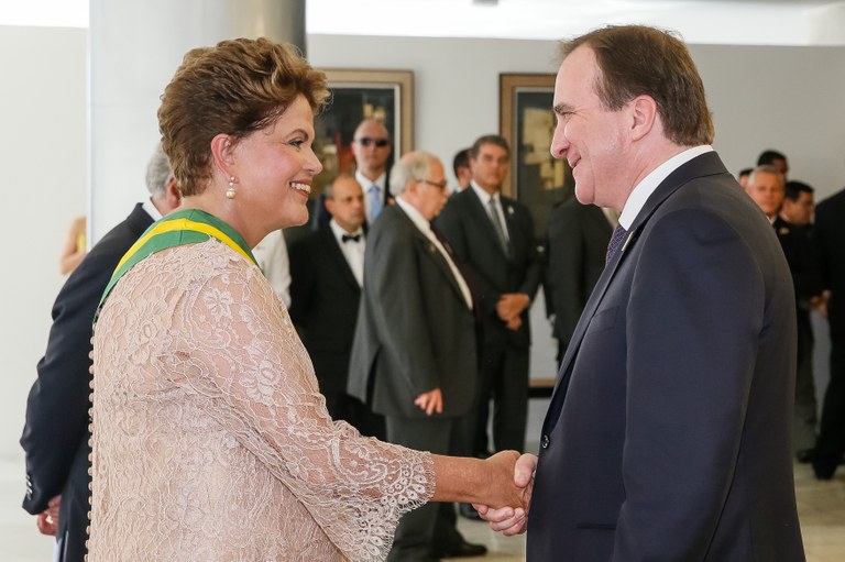 Presidenta Dilma Rousseff recebe cumprimentos do Primeiro-Ministro da Suécia, Stefan Lofven durante cerimônia de posse do segundo mandato da Presidenta da República Dilma Rousseff e do Vice-Presidente da República Michel Temer. Brasília-DF, 01/01/2015