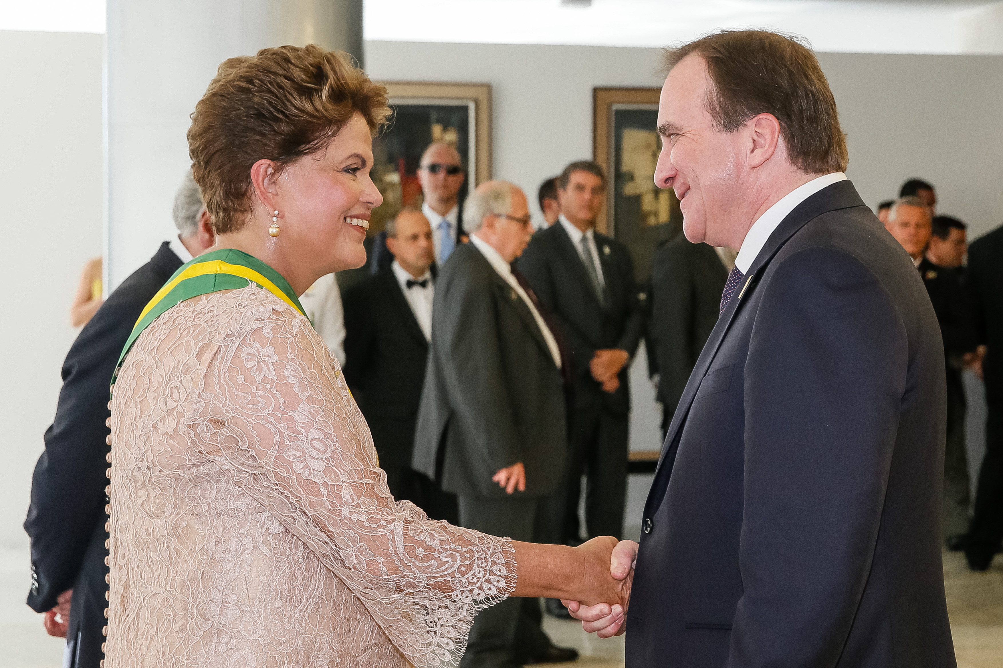 Presidenta Dilma Rousseff recebe cumprimentos do Primeiro-Ministro da Suécia, Stefan Lofven durante cerimônia de posse do segundo mandato da Presidenta da República Dilma Rousseff e do Vice-Presidente da República Michel Temer. Brasília-DF, 01/01/2015