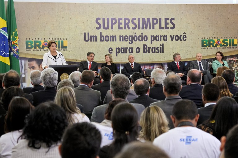 Presidenta Dilma Rousseff durante cerimônia de sanção da lei que altera o Supersimples. Brasília - DF, 10/11/2011