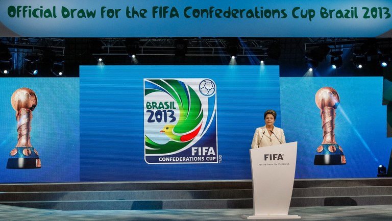 Presidenta Dilma Rousseff  discursa durante cerimônia de sorteio das chaves da copa das confederações 2013. São Paulo - SP, 01/12/2012