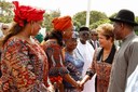 Presidenta Dilma Rousseff cumprimenta autoridades nigerianas durante cerimônia oficial de chegada a Abuja. Abuja - Nigéria, 23/02/2013