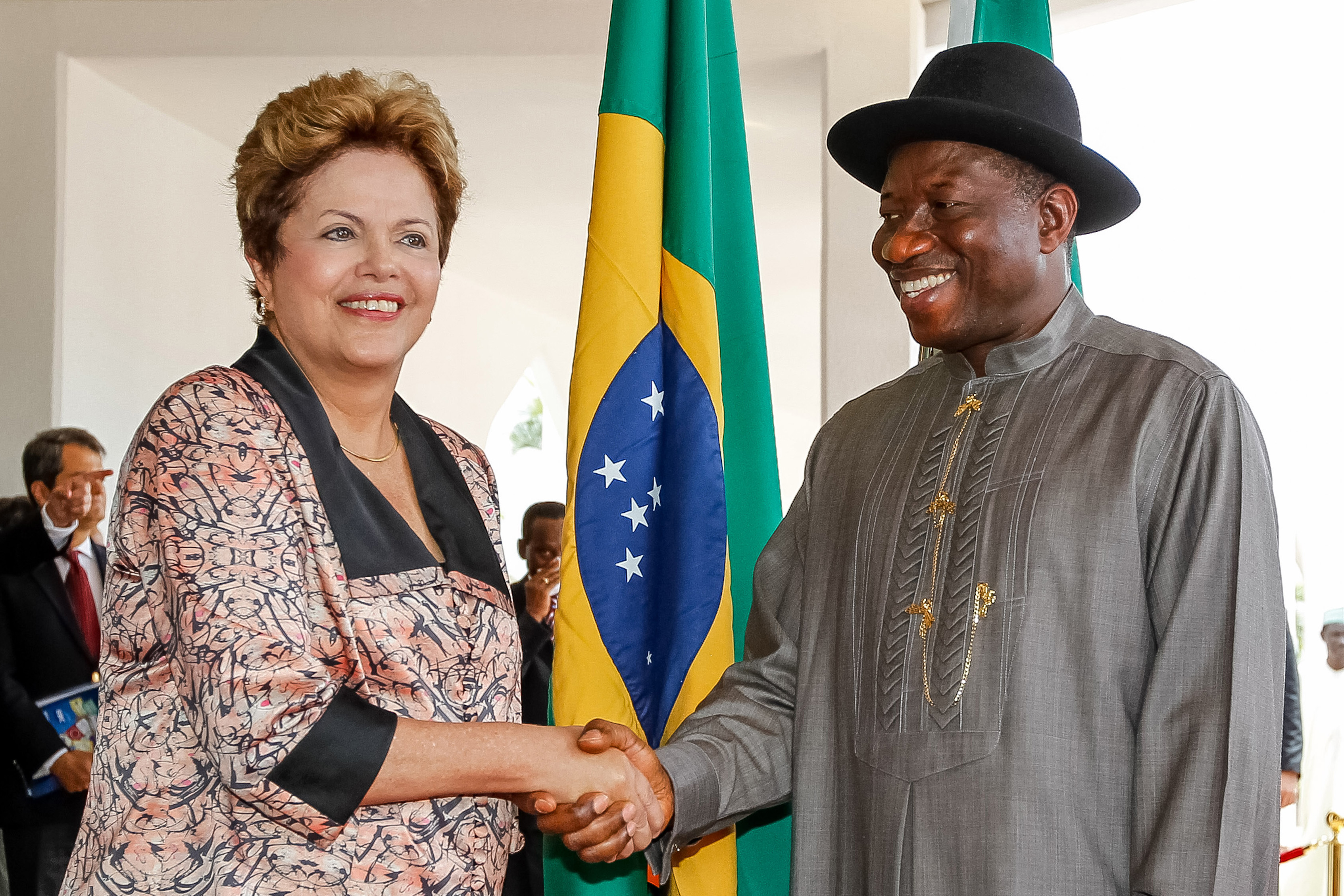 Presidenta Dilma Rousseff posa para foto oficial com Presidente da Nigéria, Goodluck Jonathan durante cerimônia oficial de chegada a Abuja. Abuja - Nigéria, 23/02/2013