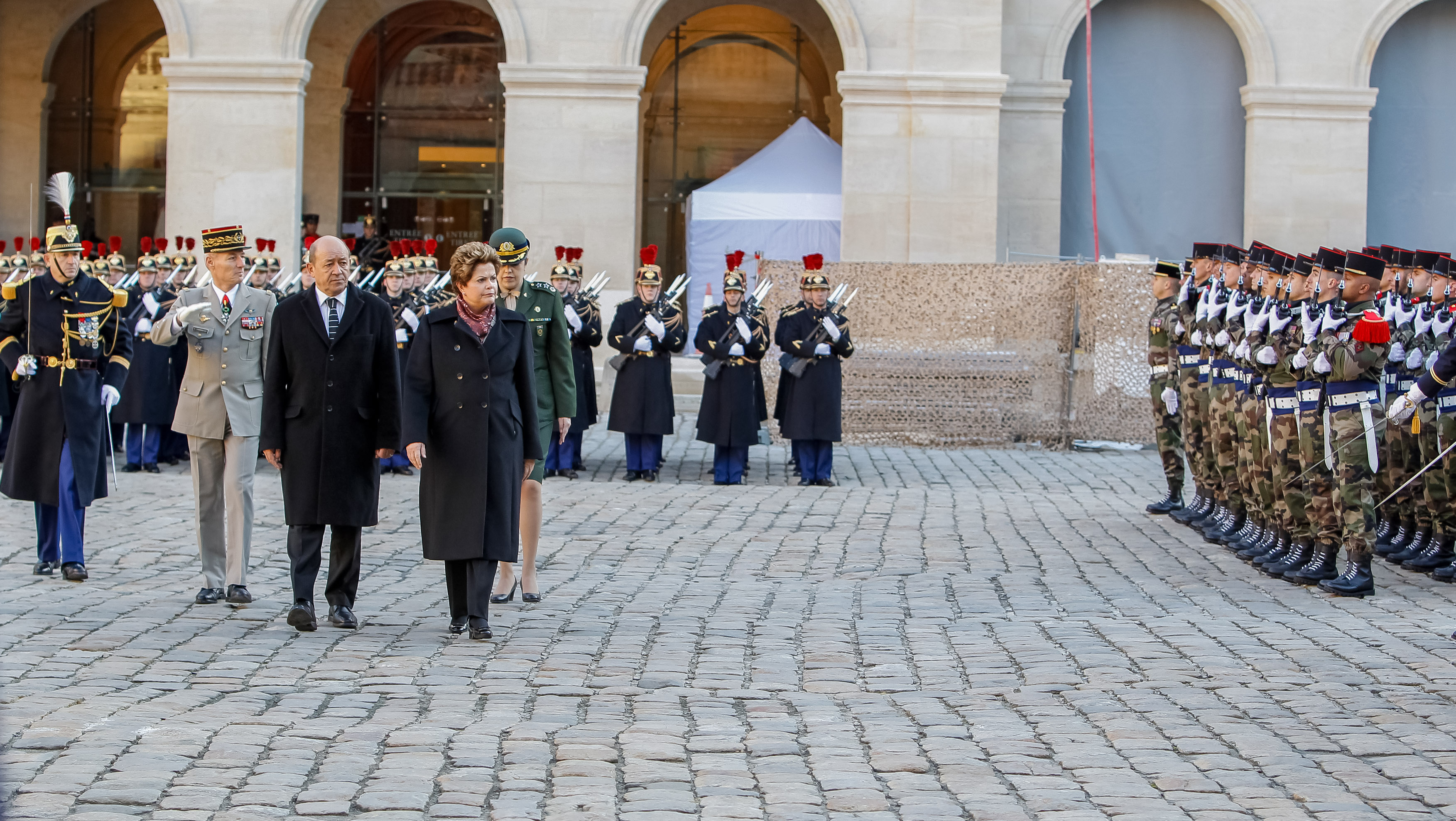  Presidenta Dilma Rousseff durante cerimônia oficial de chegada. Paris - FR, 11/12/2012 