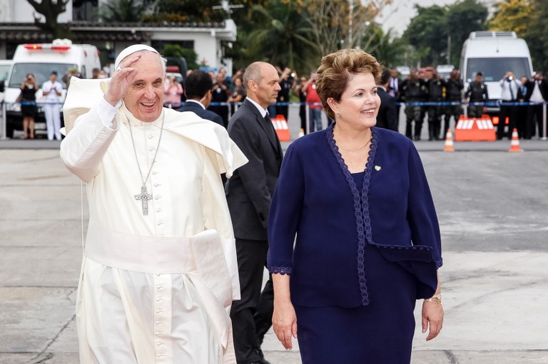 Presidenta Dilma Rousseff durante chegada de Sua Santidade o Papa Francisco na Base Aérea do Galeão. Rio de Janeiro - RJ, 22/07/2013
