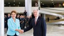  Presidenta Dilma Rousseff durante cerimônia oficial de chegada do Presidente da República Oriental do Uruguai, Tabaré Vázquez. Brasília - DF, 21/05/2015  