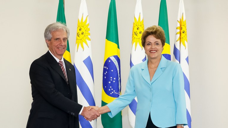 Presidenta Dilma Rousseff e o  Presidente da República Oriental do Uruguai, Tabaré Vázquez durante reunião privada. Brasília - DF, 21/05/2015