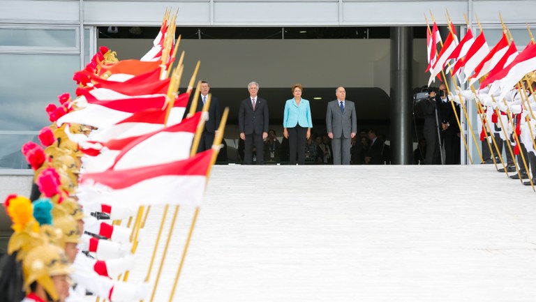  Presidenta Dilma Rousseff durante cerimônia oficial de chegada do Presidente da República Oriental do Uruguai, Tabaré Vázquez. Brasília - DF, 21/05/2015 