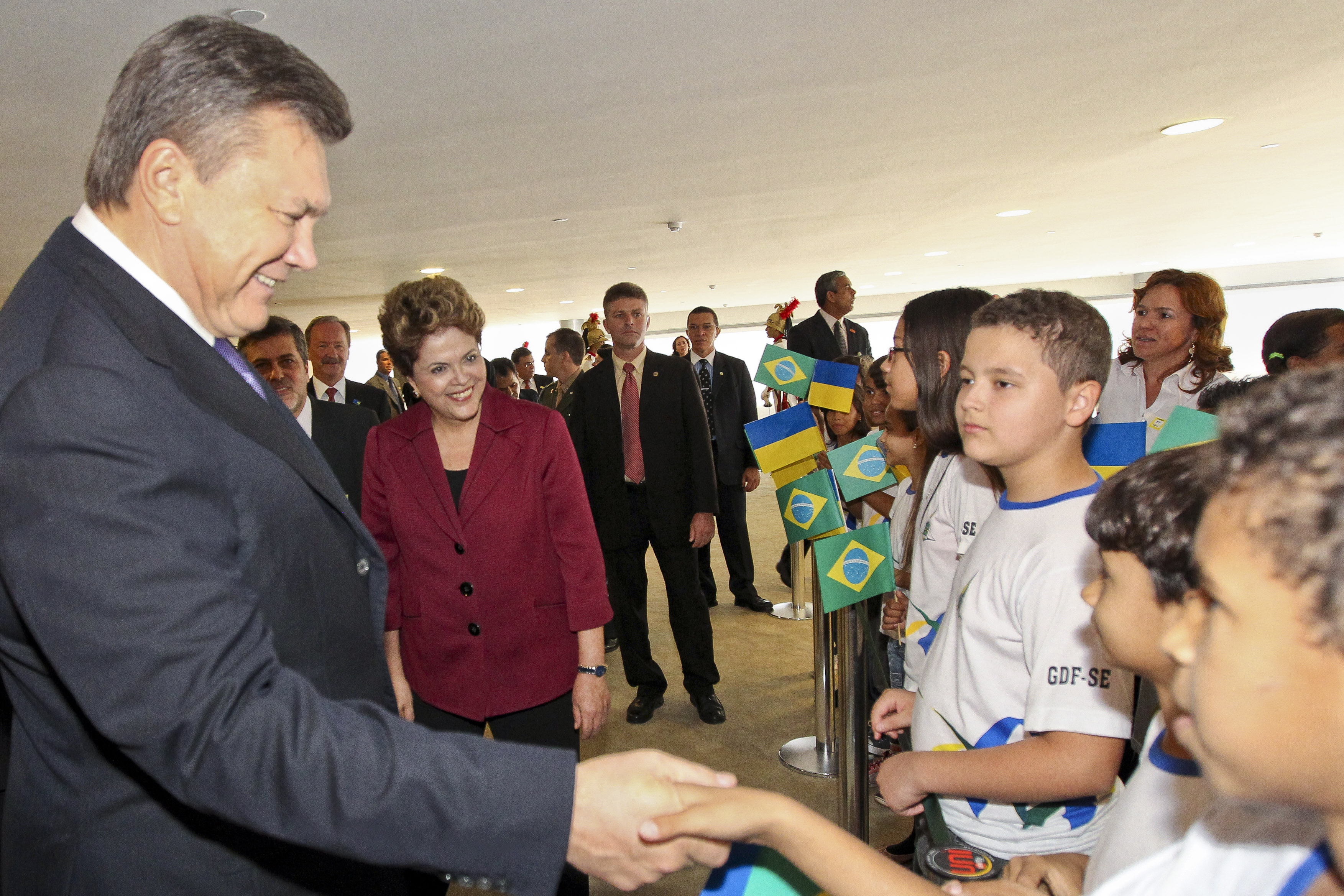 Presidenta Dilma Rousseff durante cerimônia oficial de chegada do presidente da Ucrânia, Viktor Yanukovytch. Brasília - DF, 25/10/2011