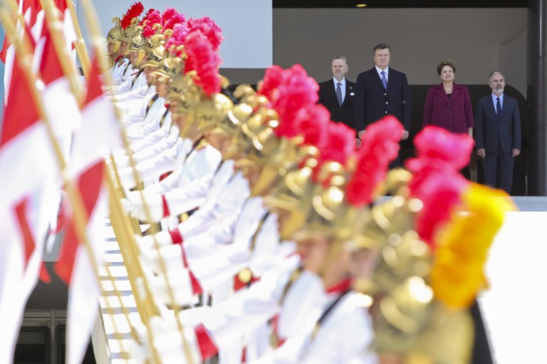 Presidenta Dilma Rousseff durante cerimônia oficial de chegada do presidente da Ucrânia, Viktor Yanukovytch. Brasília - DF, 25/10/2011