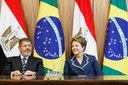 Presidenta Dilma Rousseff e o Presidente do Egito, Mohamed Morsi durante cerimônia de assinatura de atos. Brasília - DF, 08/05/2013