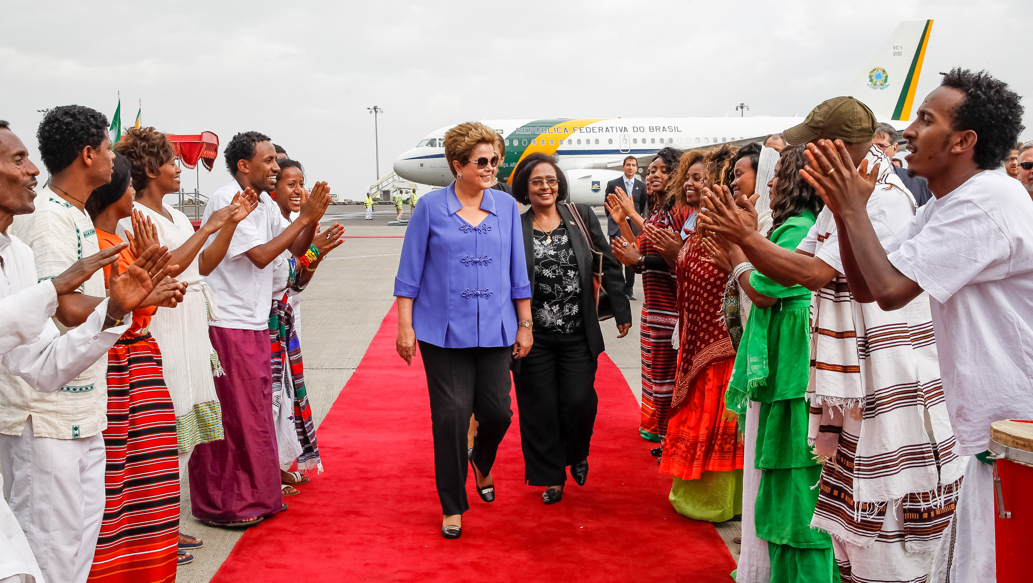 Presidenta Dilma Rousseff durante sua chegada a Adis Abeba. Adis Abeba - Etiópia, 24/05/2013