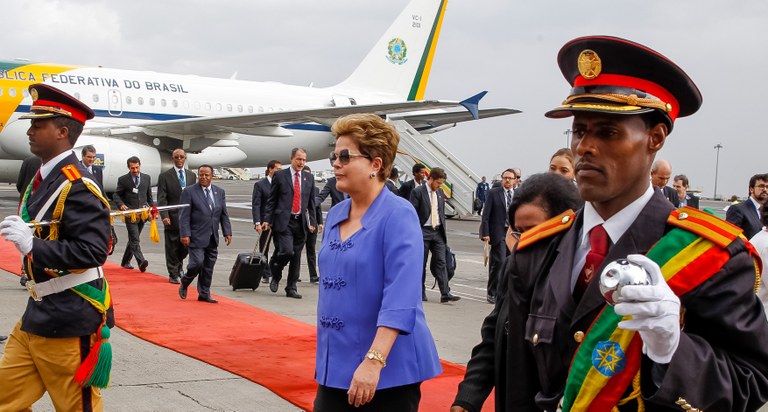 Presidenta Dilma Rousseff durante sua chegada a Adis Abeba. Adis Abeba - Etiópia, 24/05/2013