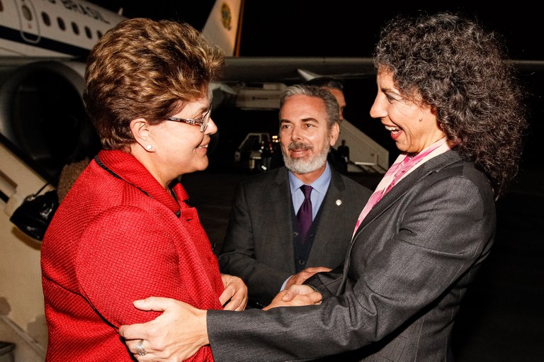 Presidenta Dilma Rousseff durante chegada a Lima. (Lima - Peru, 02/10/2012)