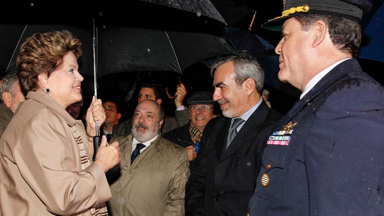 Presidenta Dilma Rousseff durante sua chegada ao Uruguai. Montevidéu - Uruguai, 11/07/2013