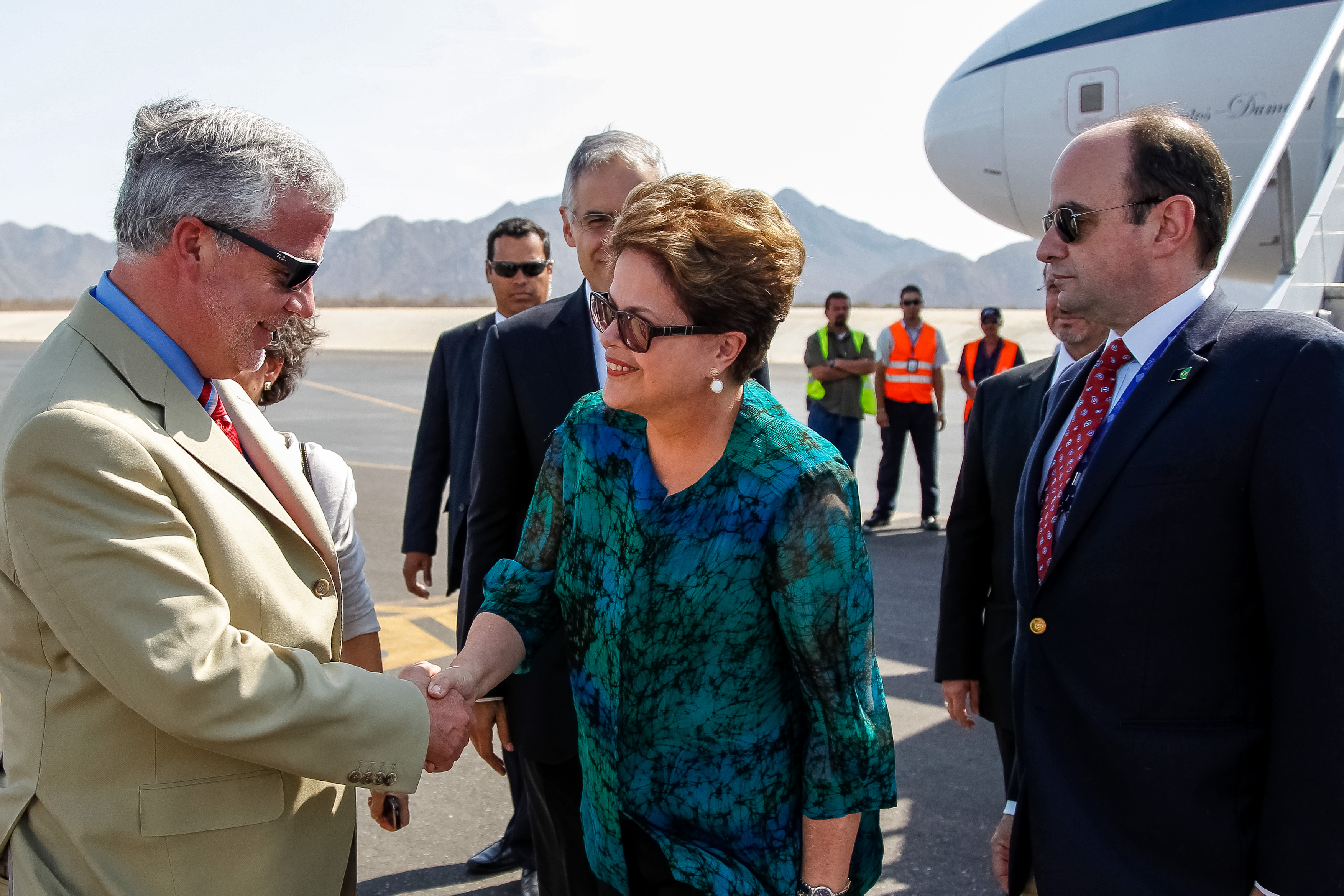 Presidenta Dilma Rousseff recebe cumprimentos na chegada a San José Del Cabo. San José Del Cabo - México, 17/06/2012