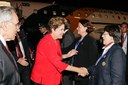 Presidenta Dilma Rousseff recebe cumprimentos durante chegada a Santiago. Santiago - Chile, 25/01/2013