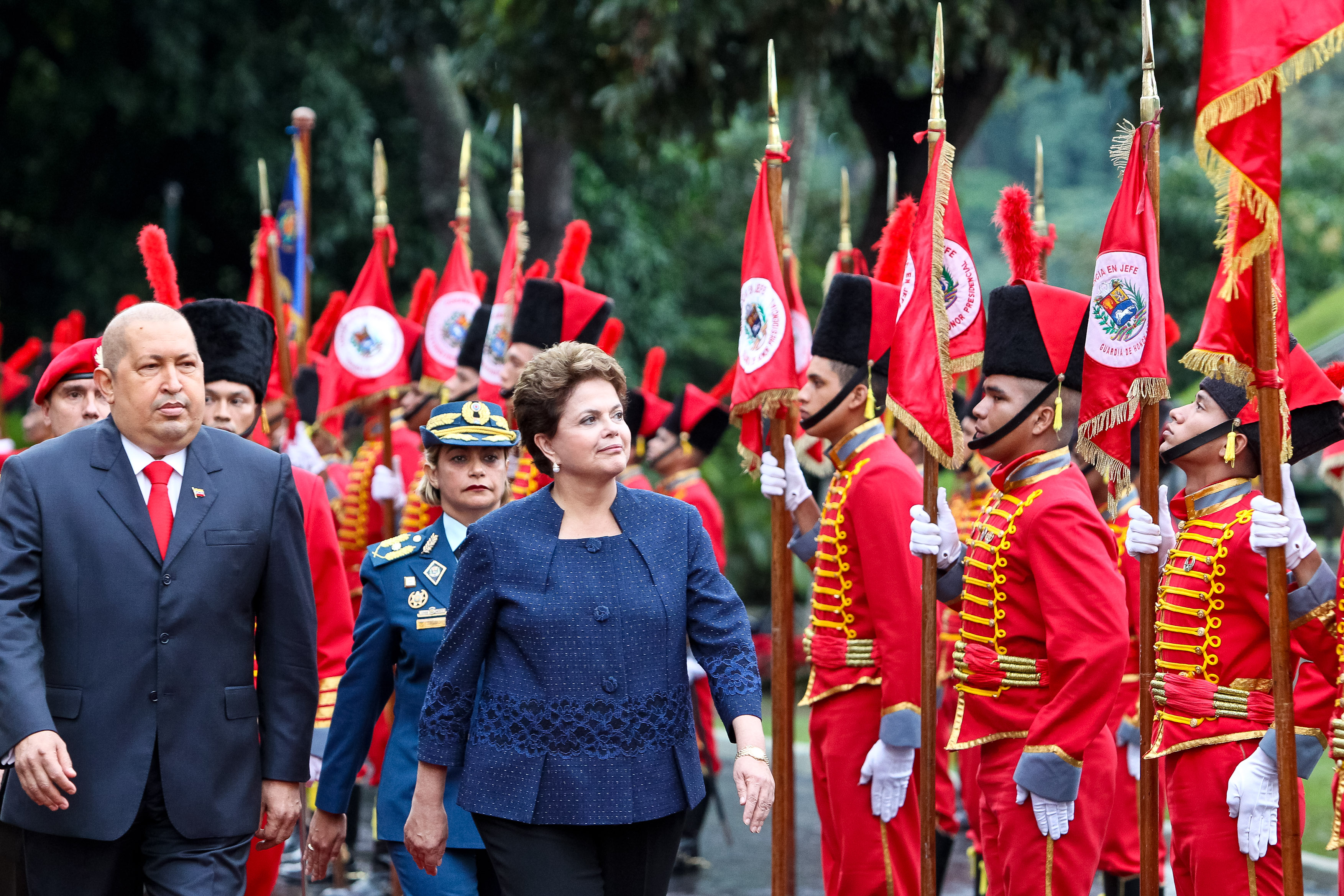 Presidenta Dilma Rousseff passa em revista às tropas. Caracas - Venezuela, 01/12/2011