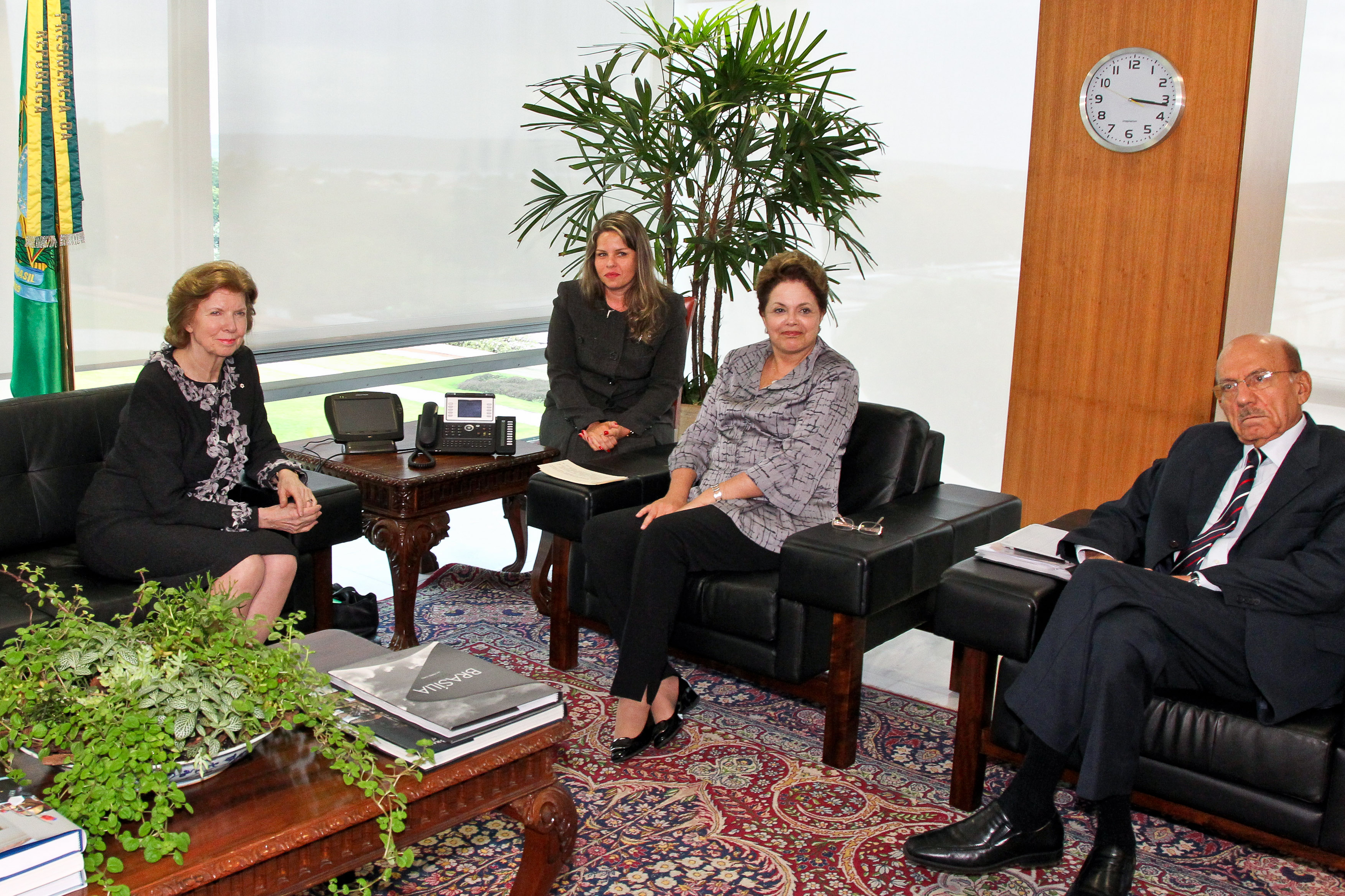 Presidenta Dilma Rousseff recebe a Huguette Labelle, Presidenta do Conselho de Administração da Transparência Internacional, no Palácio do Planalto. Brasília - DF, 14/03/2012