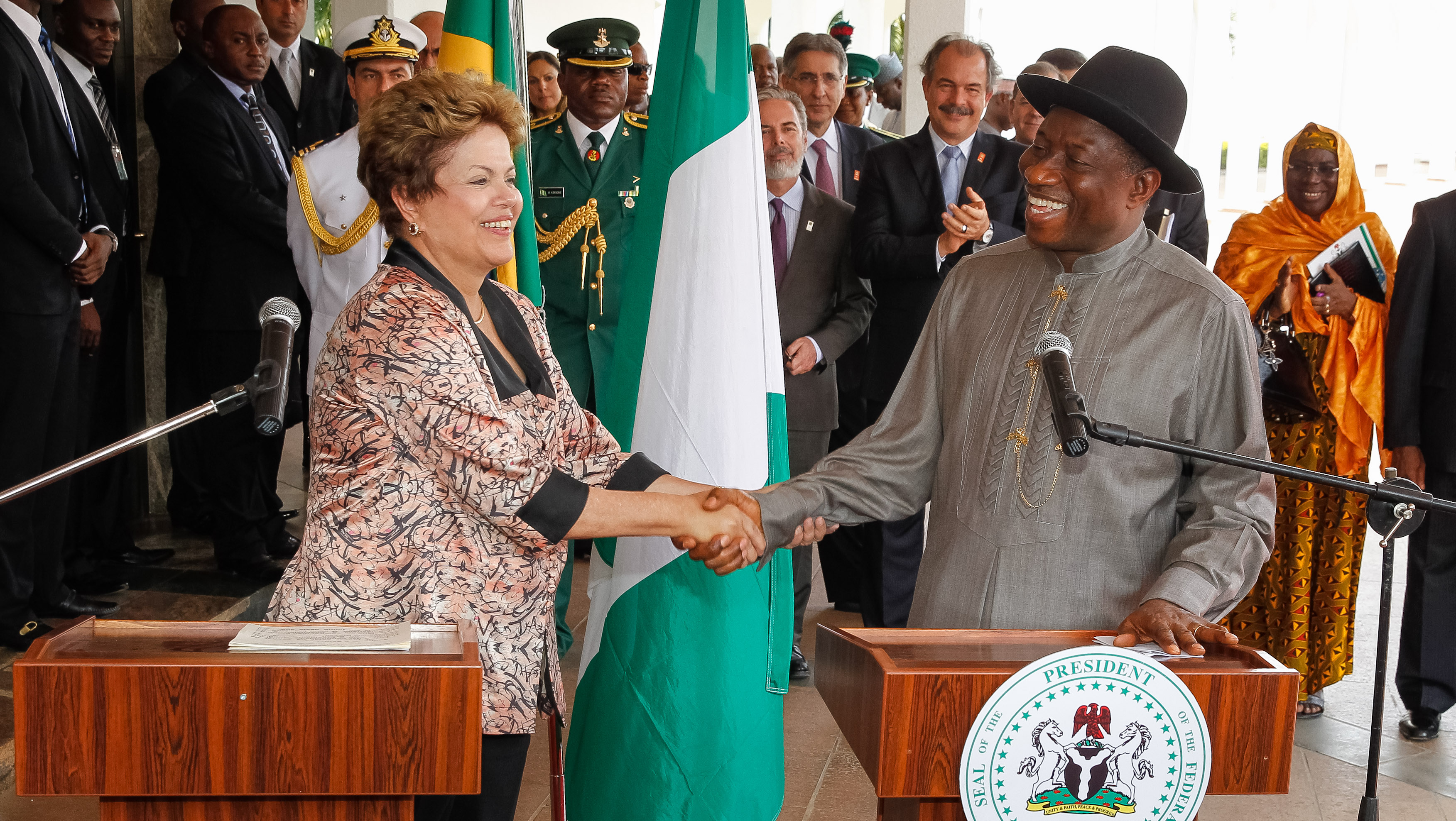Presidenta Dilma Rousseff e o Presidente da Nigéria, Goodluck Jonathan durante declaração à imprensa. Abuja - Nigéria, 23/02/2013