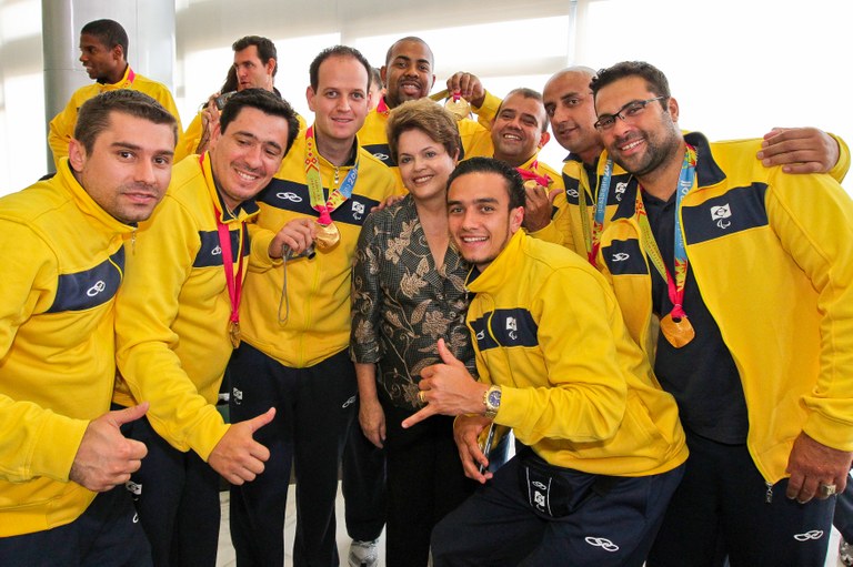 Presidenta Dilma Rousseff recebe delegação brasileira dos Jogos Parapan-Americanos de Guadalajara 2011. Brasília - DF, 24/11/2011