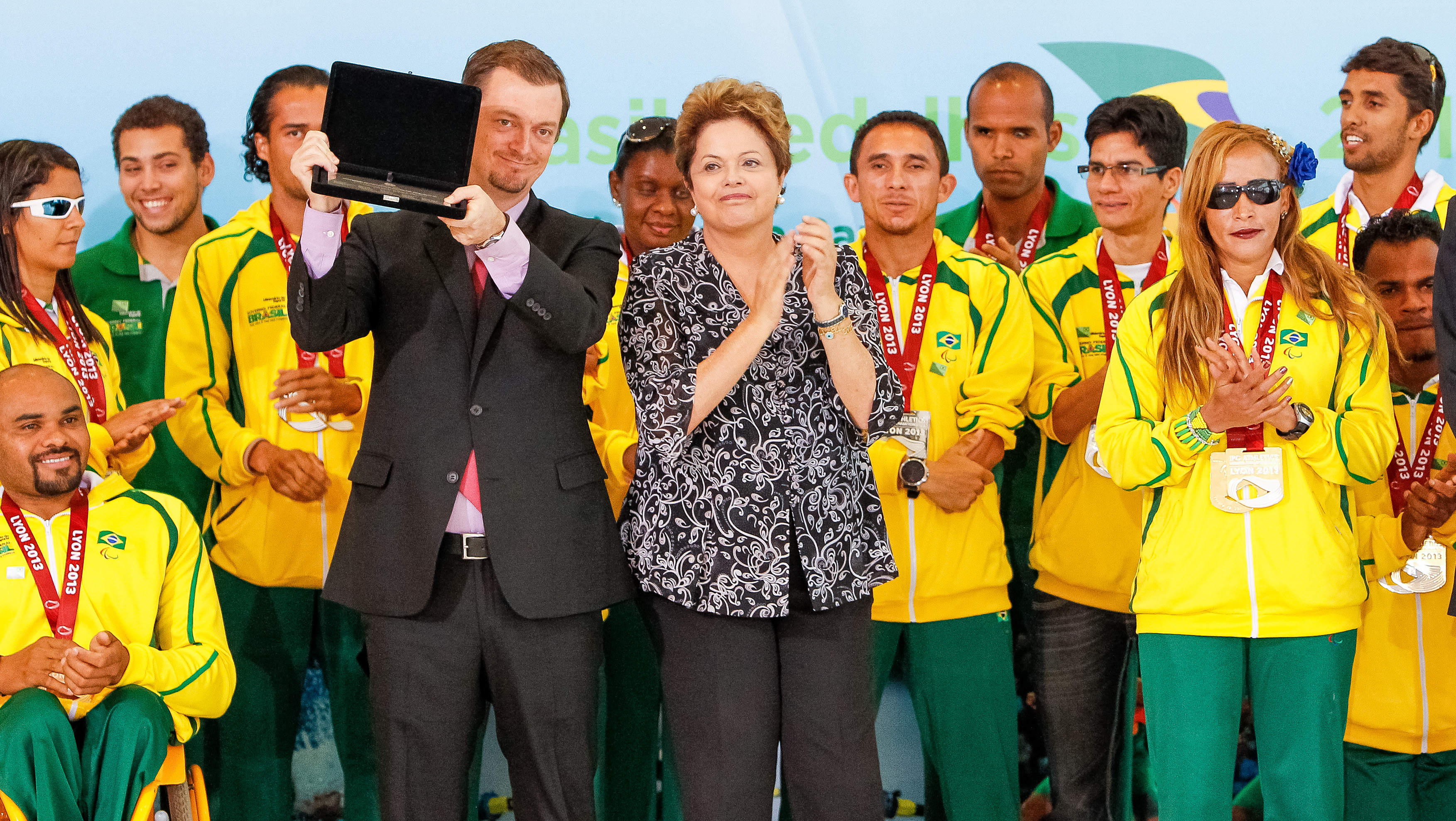 Presidenta Dilma Rousseff recebe o senhor Andrew Parsons Presidente do Comitê Paraolímpico e a delegação de Atletas Paraolímpicos do Mundial de Atletismo em Lyon na França. Brasília-DF, 02/08/2013