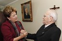  Presidenta Dilma Rousseff durante visita ao Arcebispo Emérito de São Paulo, Dom Paulo Evaristo Arns. Taboão da Serra - SP, 18/05/2012