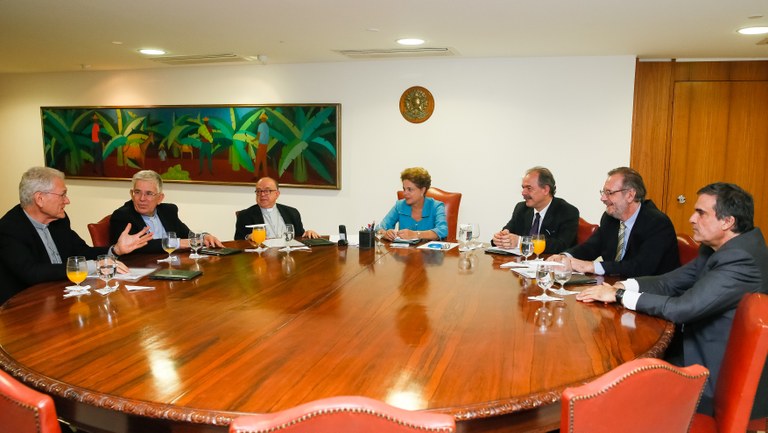 Presidenta Dilma Rousseff durante encontro com Dom Raimundo Damasceno de Assis, Presidente da Conferência Nacional dos Bispos do Brasil (CNBB), e Dom Leonardo Ulrich Steiner, Dom José Belisário da Silva e dos Ministros Aloisio Mercadante, Casa Civil, Miguel Rosseto, Secretaria Geral e José Eduardo Cardozo, Justiça. Brasília-DF, 12/03/2015 Presidenta Dilma Rousseff durante encontro com Dom Raimundo Damasceno de Assis, Presidente da Conferência Nacional dos Bispos do Brasil (CNBB), e Dom Leonardo Ulrich Steiner, Dom José Belisário da Silva e dos Ministros Aloisio Mercadante, Casa Civil, Miguel Rosseto, Secretaria Geral e José Eduardo Cardozo, Justiça. Brasília-DF, 12/03/2015