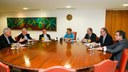 Presidenta Dilma Rousseff durante encontro com Dom Raimundo Damasceno de Assis, Presidente da Conferência Nacional dos Bispos do Brasil (CNBB), e Dom Leonardo Ulrich Steiner, Dom José Belisário da Silva e dos Ministros Aloisio Mercadante, Casa Civil, Miguel Rosseto, Secretaria Geral e José Eduardo Cardozo, Justiça. Brasília-DF, 12/03/2015