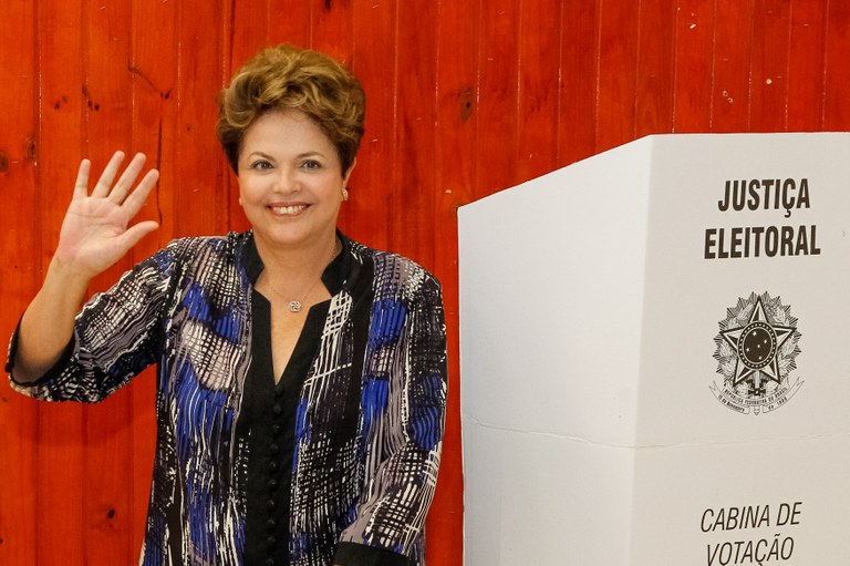 Presidenta Dilma Rousseff vota na escola estadual Santos Dumont em Porto Alegre. Porto Alegre-RS, 07/10/2012