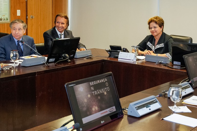 Presidenta Dilma Rousseff durante encontro com Sr. Emerson Fittipaldi, Presidente da Fittipaldi International Marketing e com o Sr. Jean Todt, Presidente da Federação Internacional de Automobilismo, no Palácio do Planalto. Brasília - DF, 23/08/2012