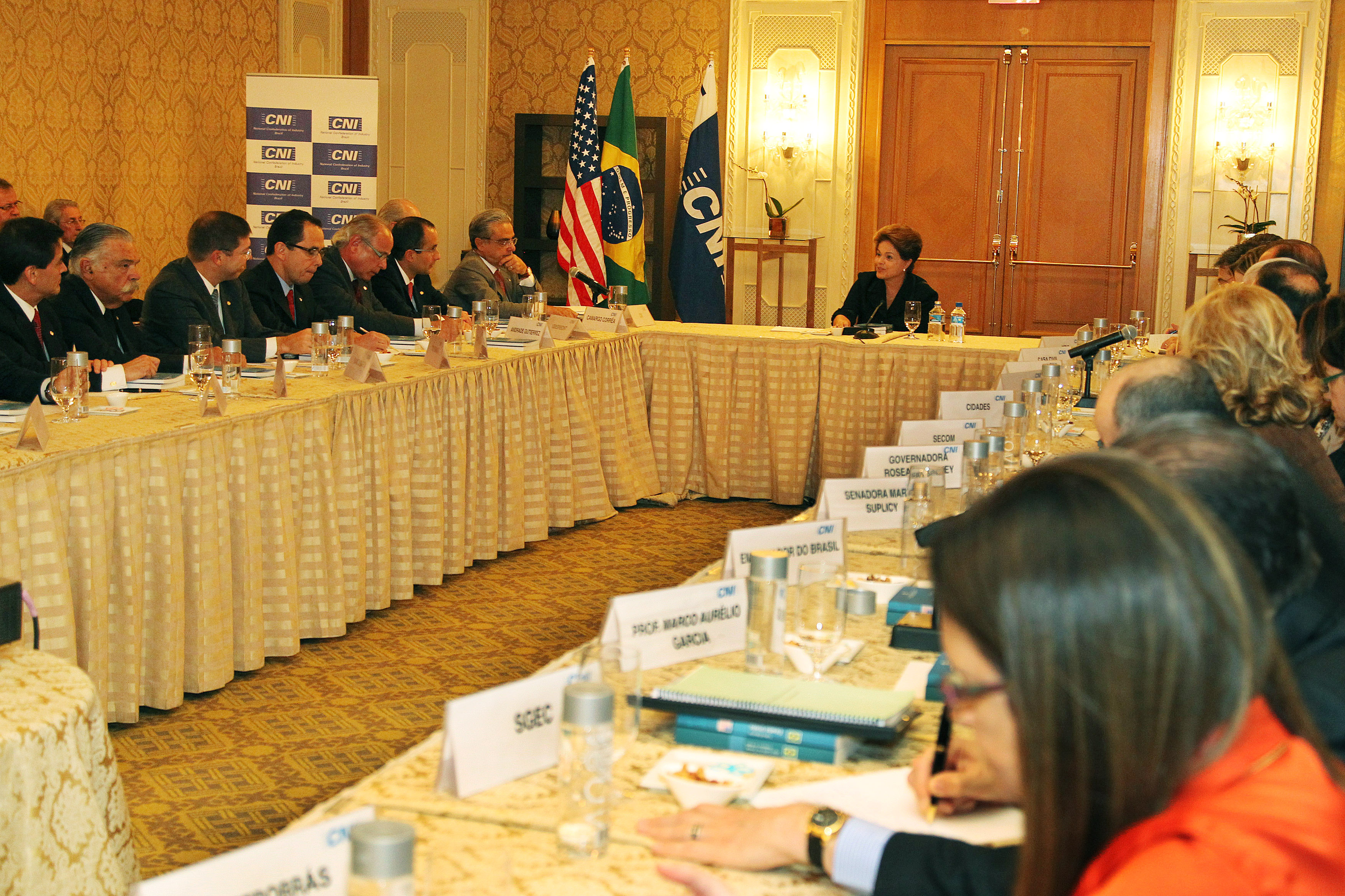 Presidenta Dilma Rousseff durante encontro com presidentes de empresas brasileiras. Washington-EUA, 08/04/2012
