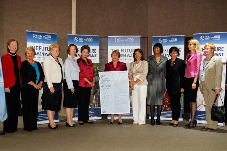 Presidenta Dilma Rousseff posa para foto oficial durante Fórum de mulheres líderes sobre igualdade de gênero e empoderamento das mulheres no desenvolvimento sustentável. Rio de Janeiro - RJ, 21/06/2012