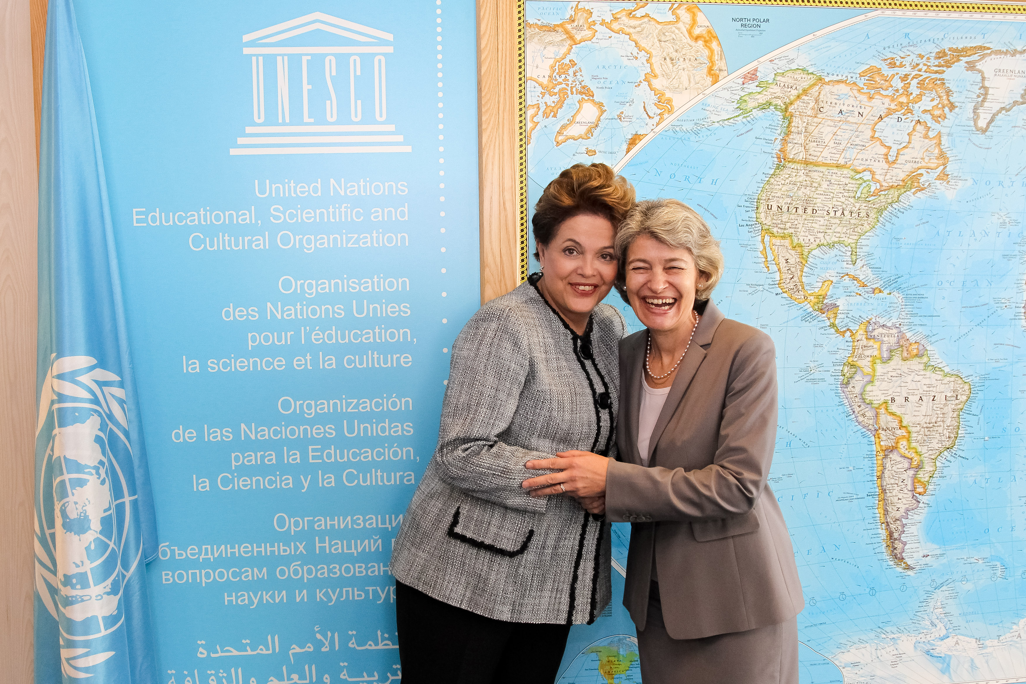 Presidenta Dilma Rousseff durante encontro com Irina Bokova Diretora-geral da UNESCO. Paris - França, 05/11/2011